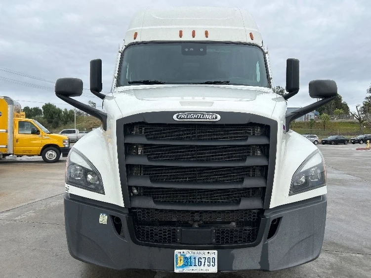 2022 Freightliner Cascadia in Fontana, CA — photo 2
