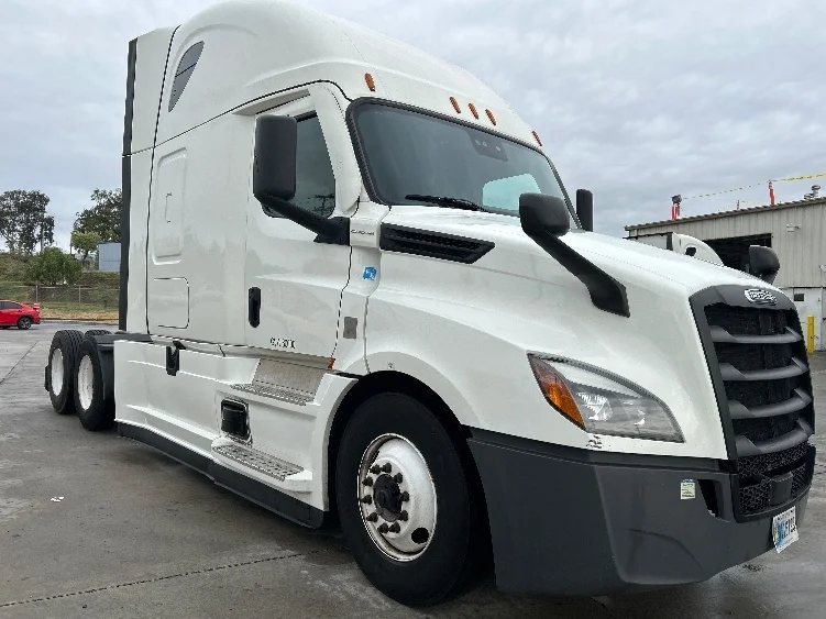2022 Freightliner Cascadia in Fontana, CA