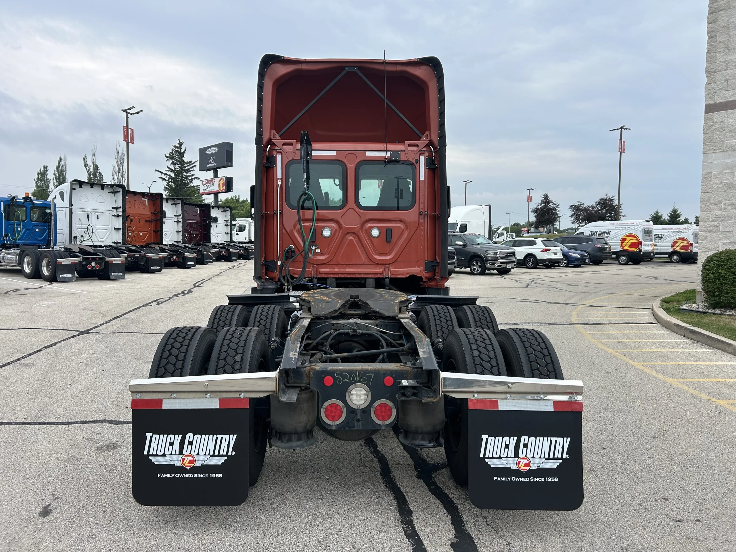 2024 Freightliner Cascadia in Dubuque, IA — photo 4