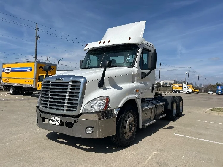 2016 Freightliner Cascadia in Dallas, TX — photo 3