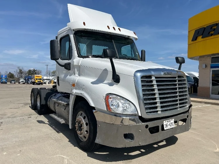 2016 Freightliner Cascadia in Dallas, TX