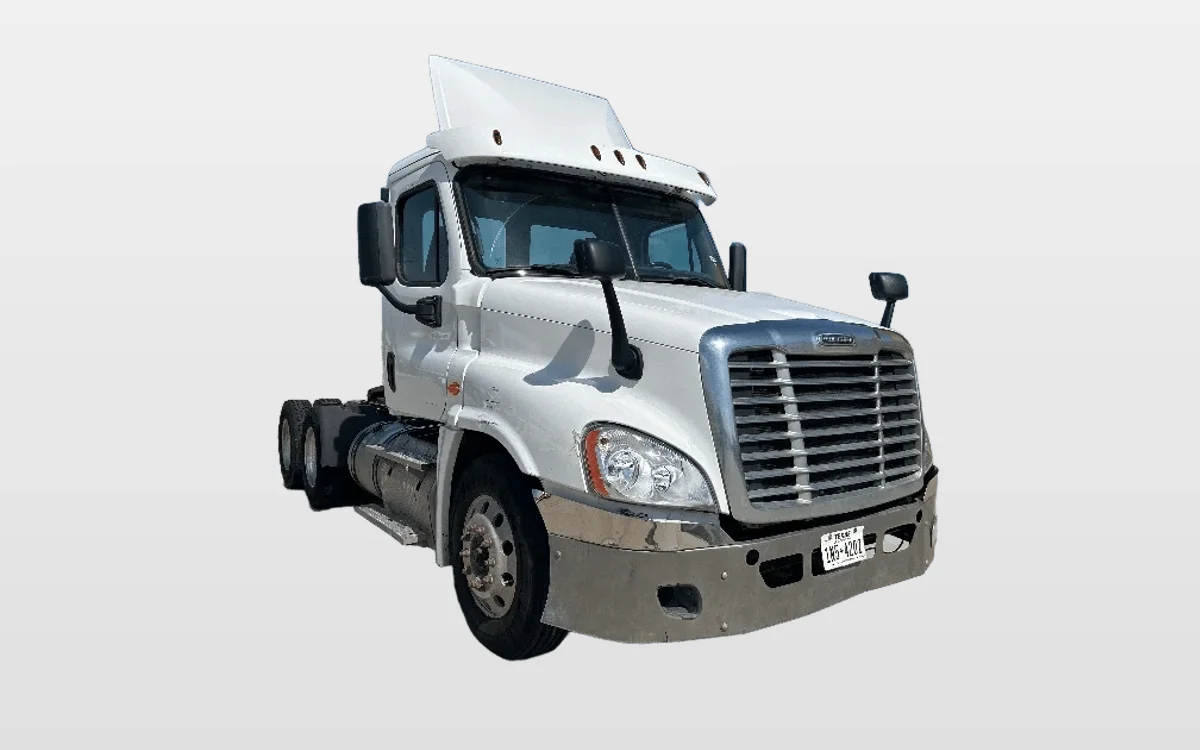 2016 Freightliner Cascadia - image 1