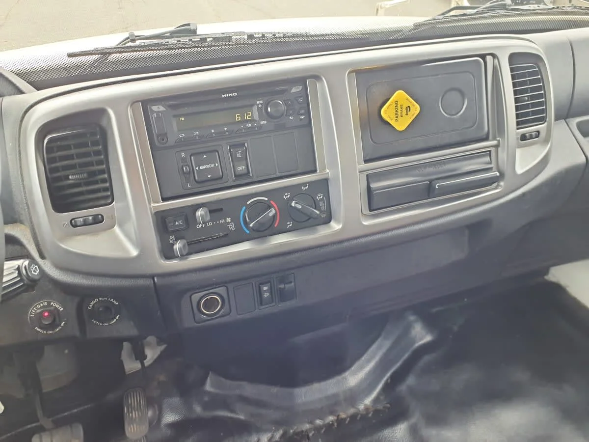 2020 Hino 268 - image 7