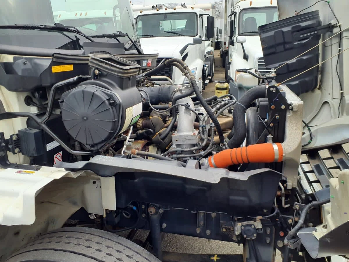 2020 Hino 268 - image 11