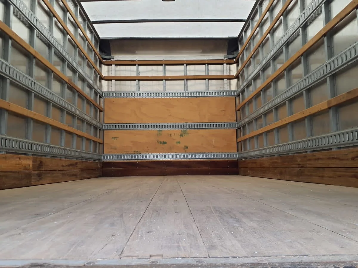 2020 Hino 268 - image 8