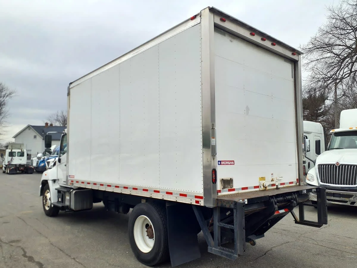 2020 Hino 268 - image 6