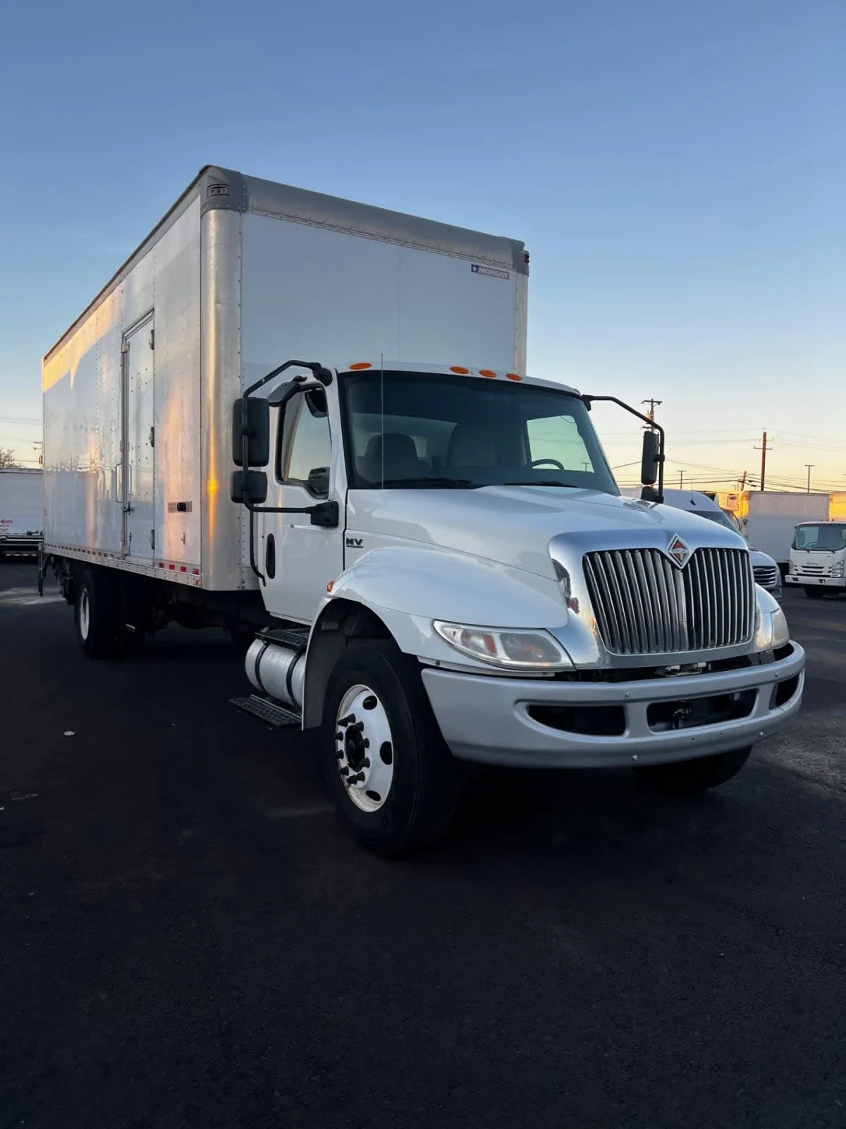 2019 International MV - image 3