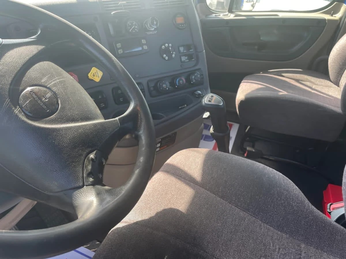 2020 Freightliner Cascadia in St. Rose, LA — photo 7