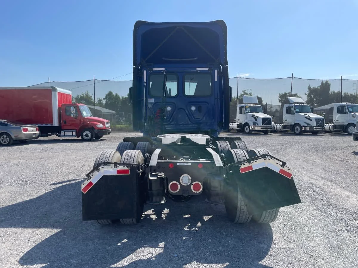 2020 Freightliner Cascadia in St. Rose, LA — photo 5
