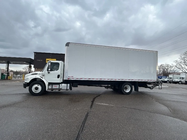 2020 Freightliner M2 106 - image 4