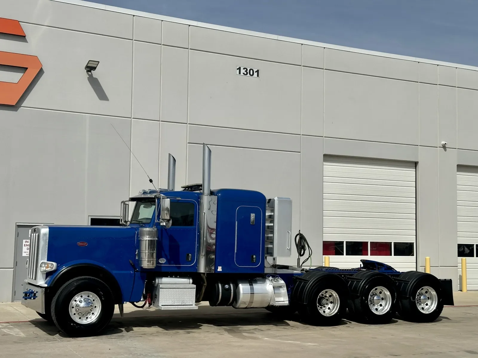 2019 Peterbilt 389 - image 2