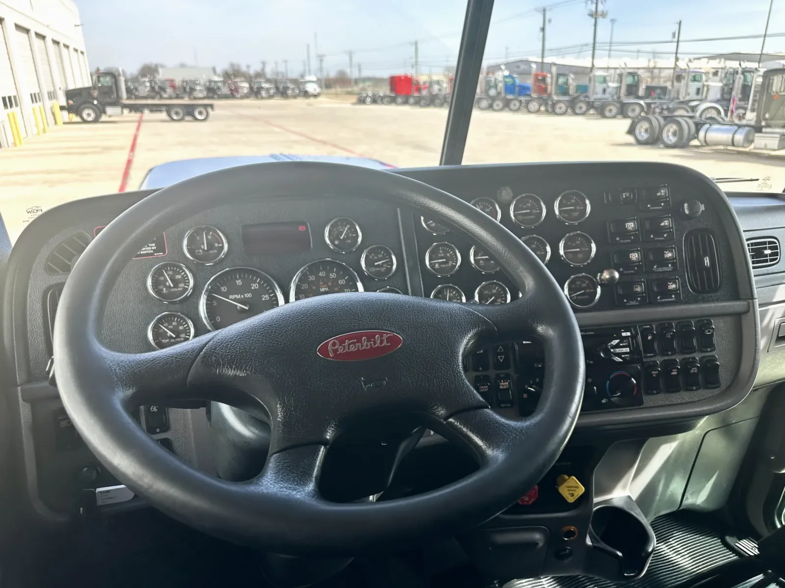 2019 Peterbilt 389 - image 15