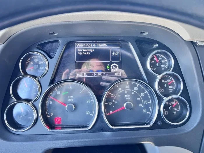 2022 Peterbilt 579 - image 21