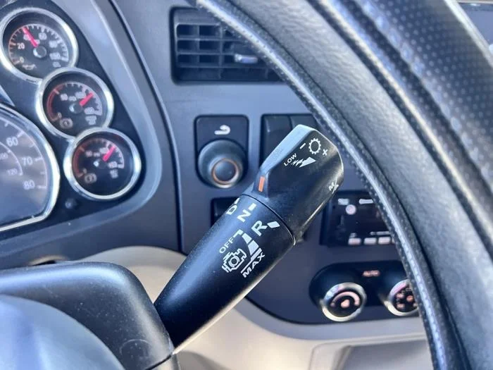 2022 Peterbilt 579 - image 22