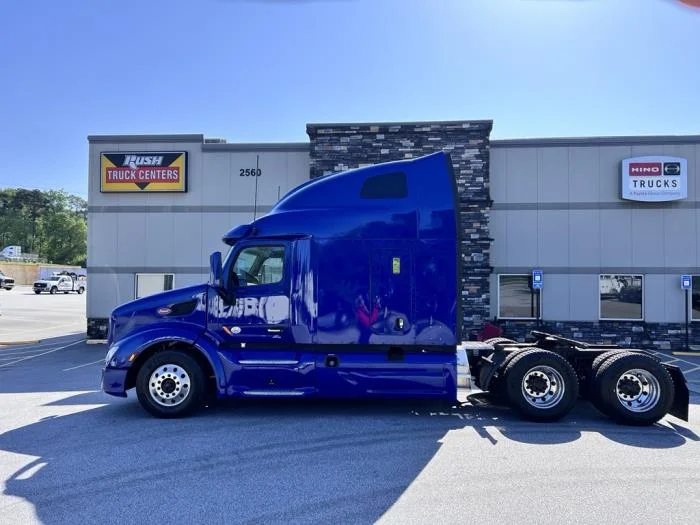 2022 Peterbilt 579 - image 2