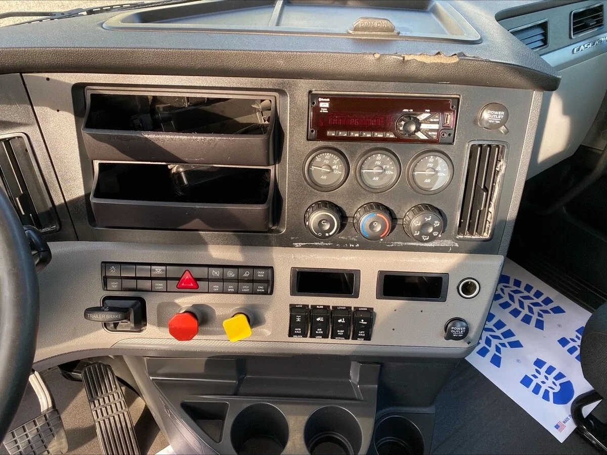 2019 Freightliner Cascadia - image 14