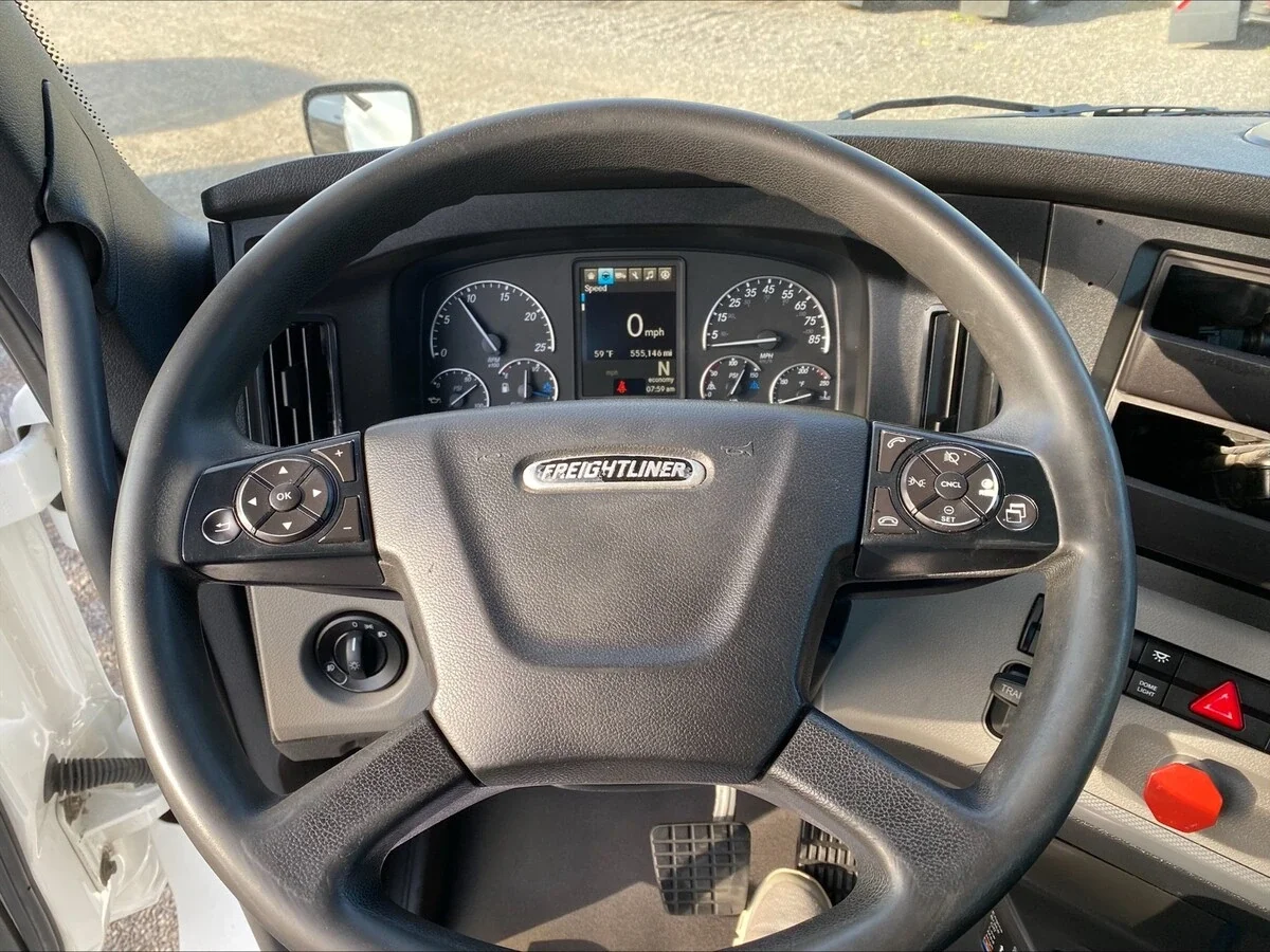 2019 Freightliner Cascadia - image 15