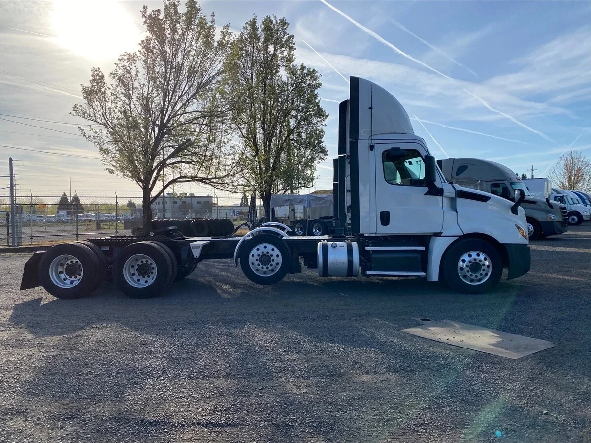 2019 Freightliner Cascadia - image 6