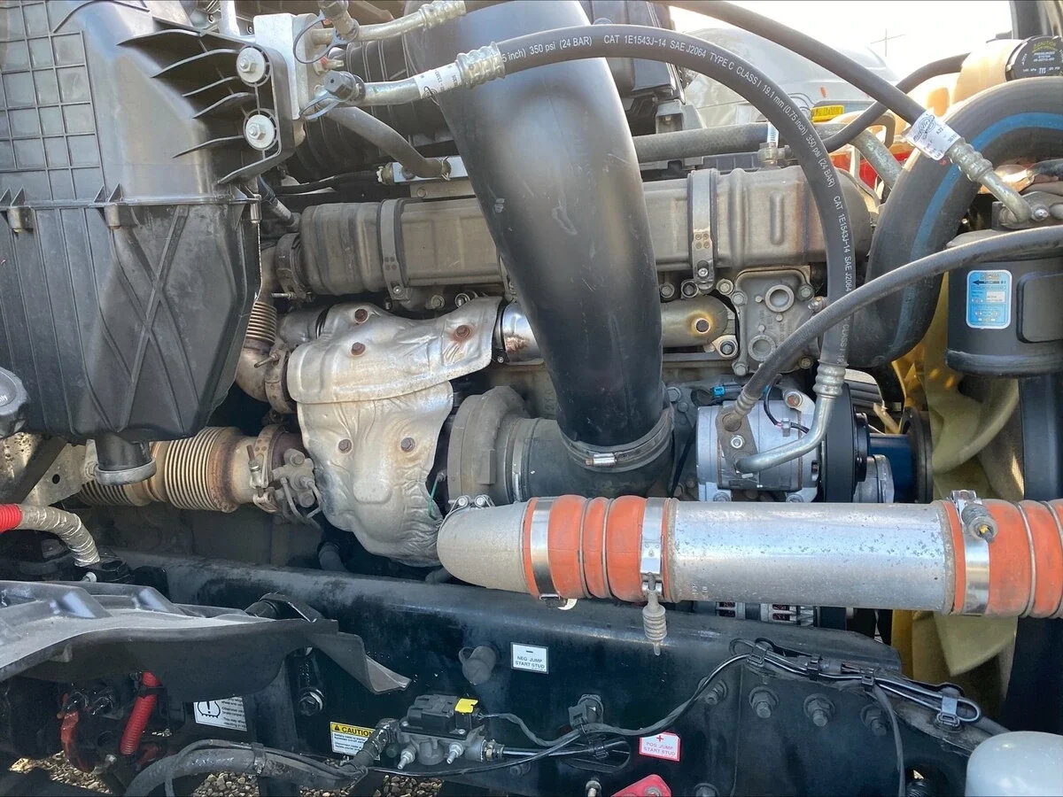 2019 Freightliner Cascadia - image 10