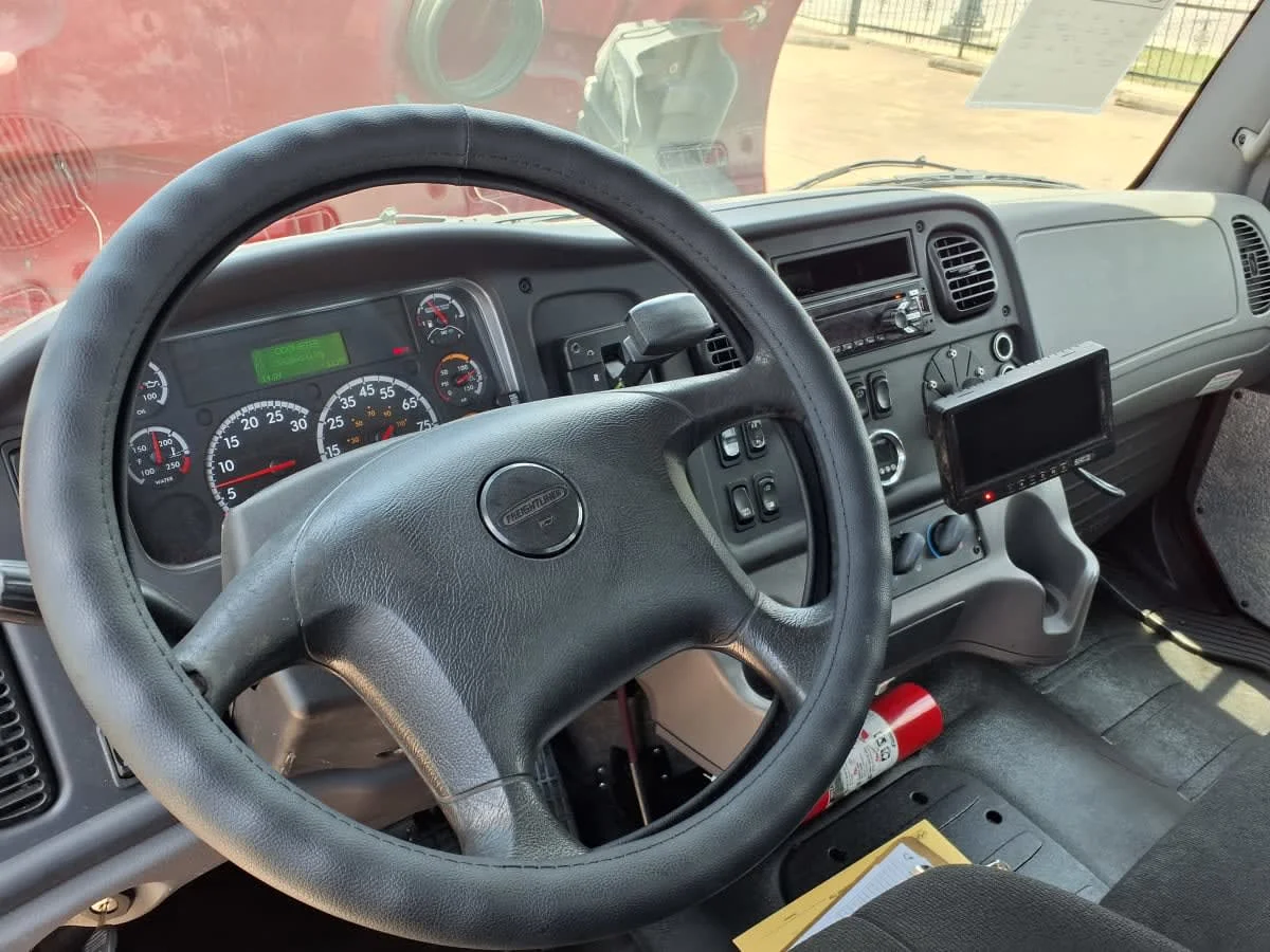2018 Freightliner M2 106 in Dallas, TX — photo 7