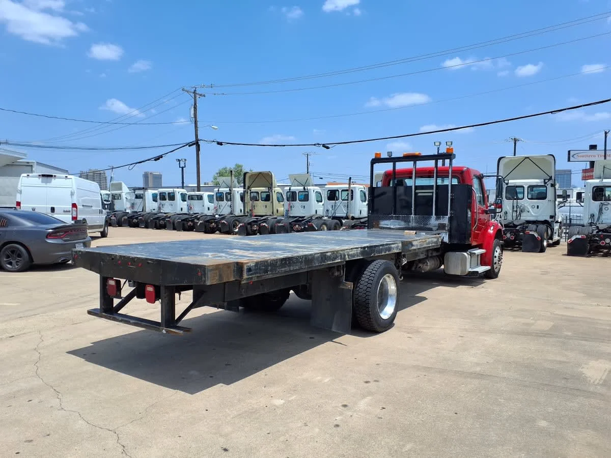 2018 Freightliner M2 106 in Dallas, TX — photo 4