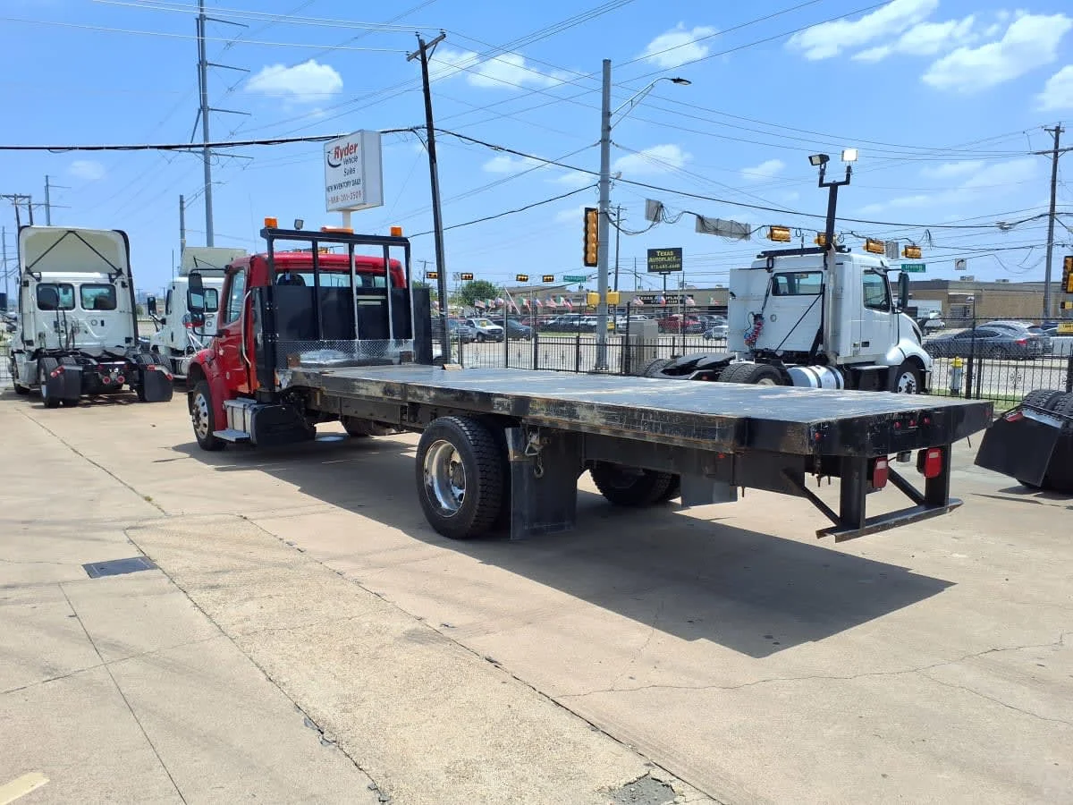 2018 Freightliner M2 106 in Dallas, TX — photo 6