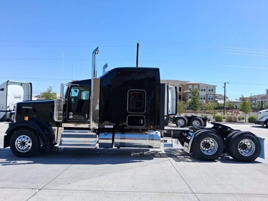 2027 Kenworth W900 in El Paso, TX — photo 12