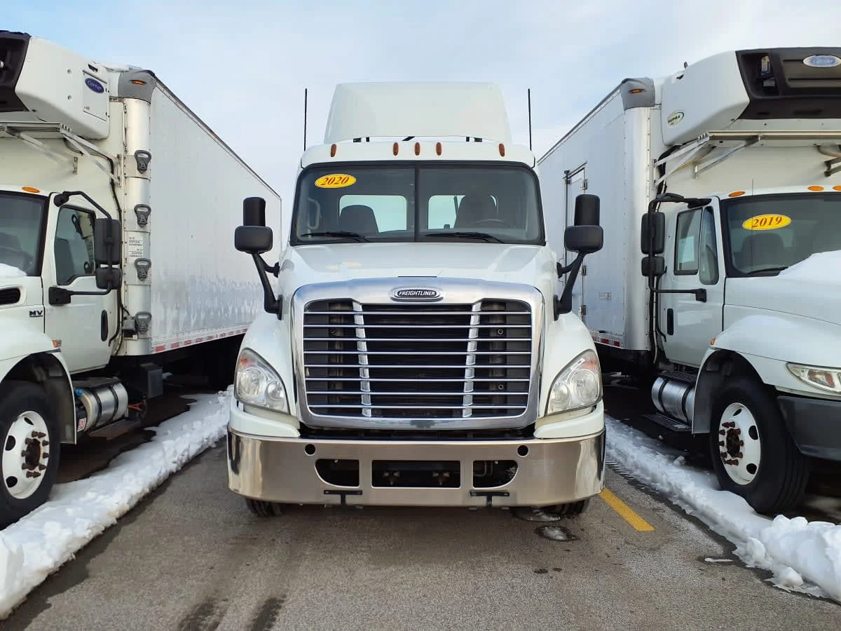 2020 Freightliner Cascadia in Clarksville, IN — photo 2