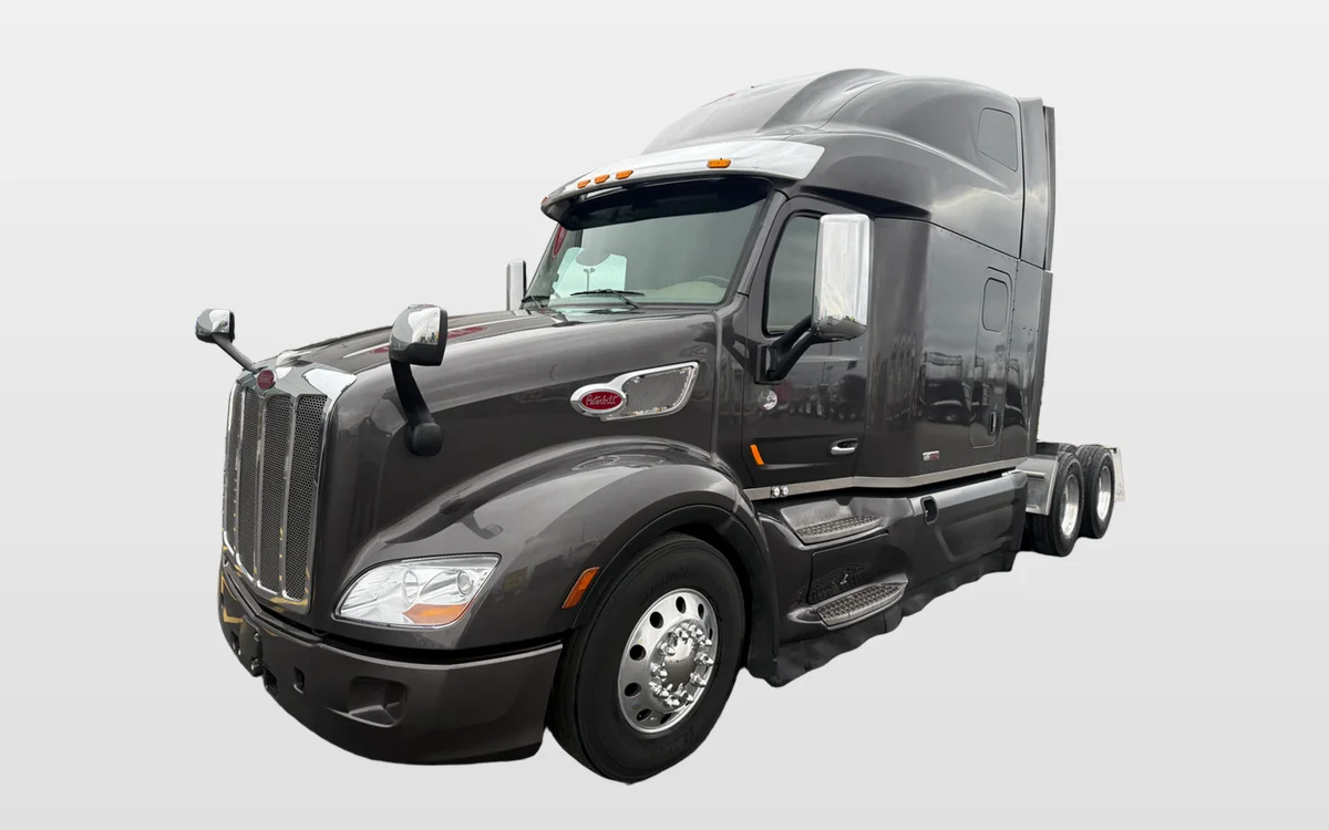 2022 PETERBILT 579 - image 1