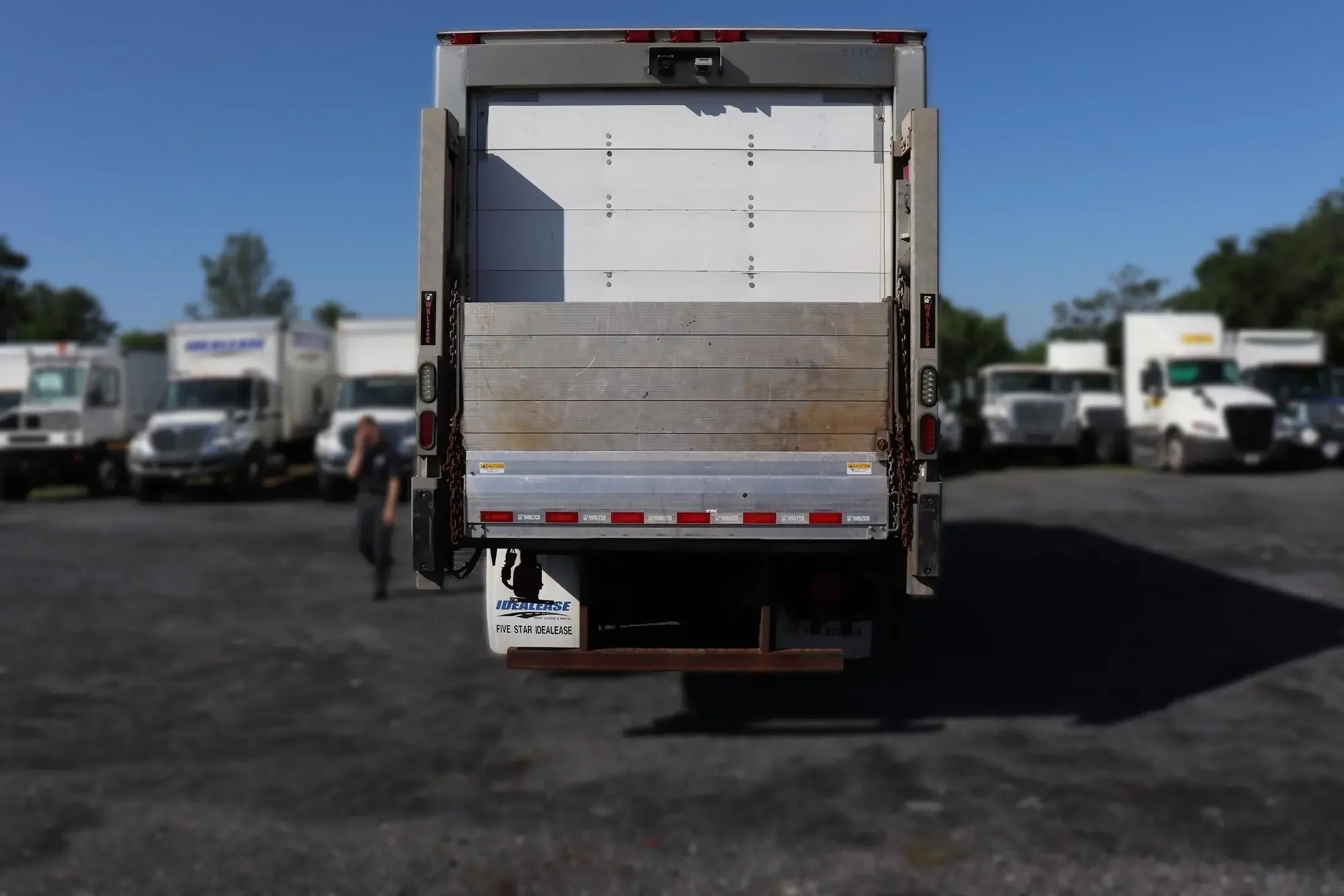 2018 International 4300 - image 8