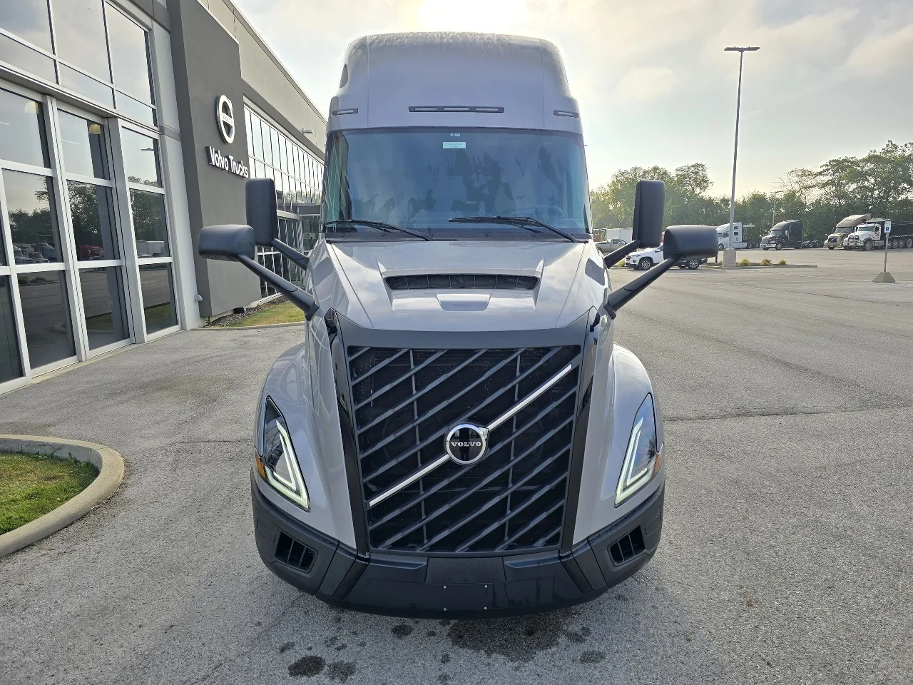 2026 Volvo VNL 860 in Toledo, OH — photo 2