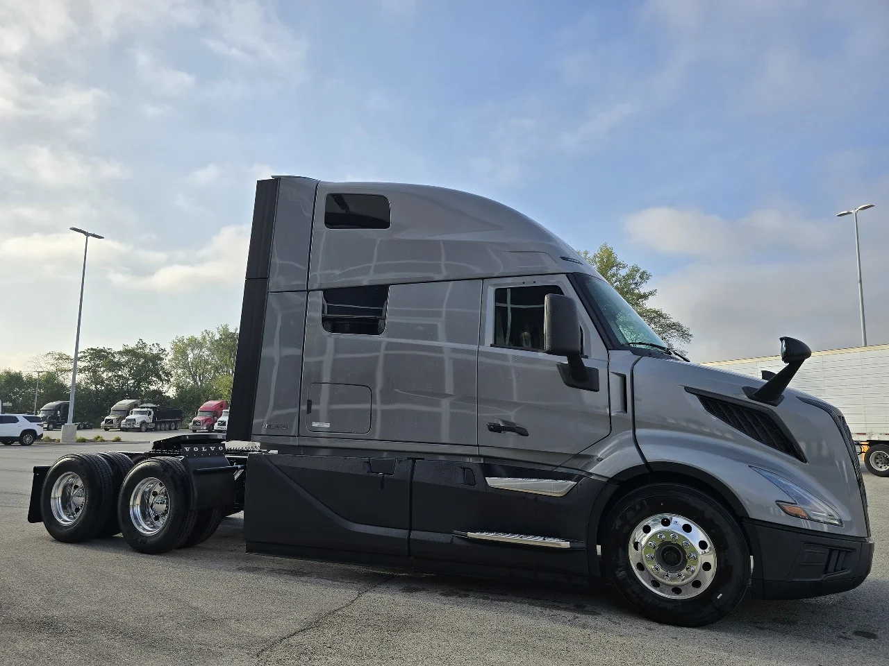 2026 Volvo VNL 860 in Toledo, OH — photo 3