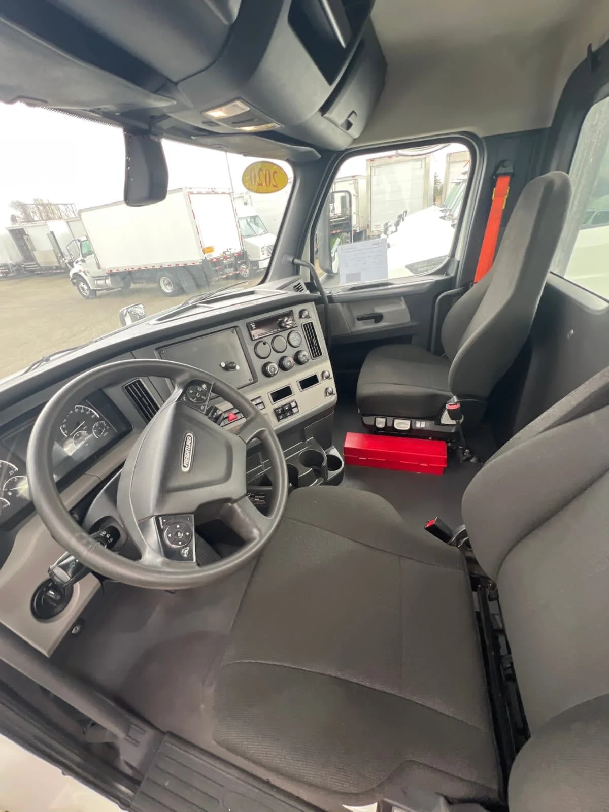 2020 Freightliner Cascadia - image 7