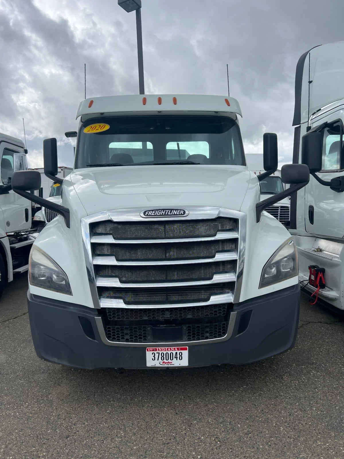 2020 Freightliner Cascadia - image 2