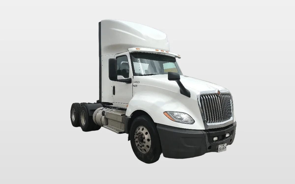 2018 International LT - image 1