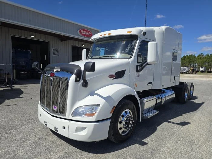 2022 Peterbilt 579 - image 2