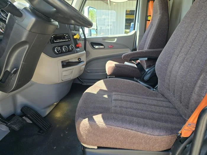 2022 Peterbilt 579 - image 10