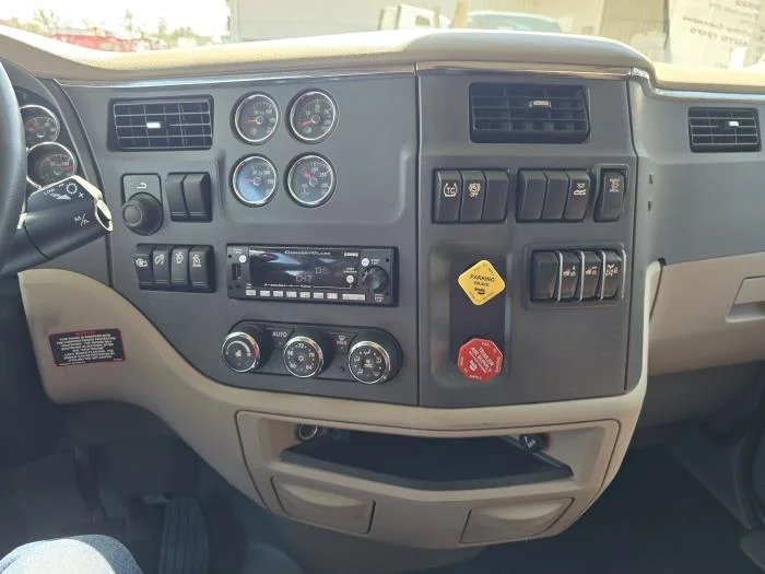 2022 Peterbilt 579 - image 18