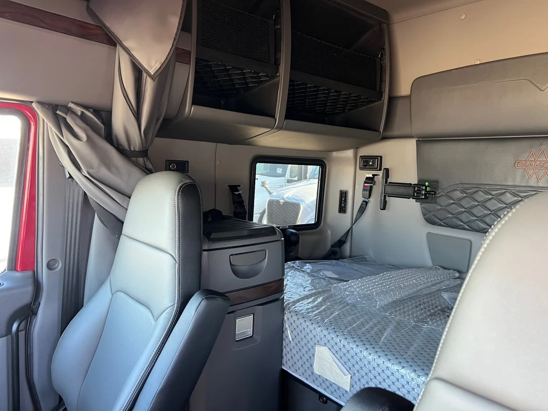 2025 International LT - image 10