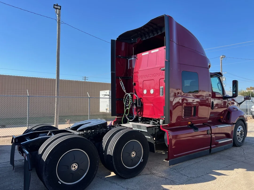 2025 International LT - image 5