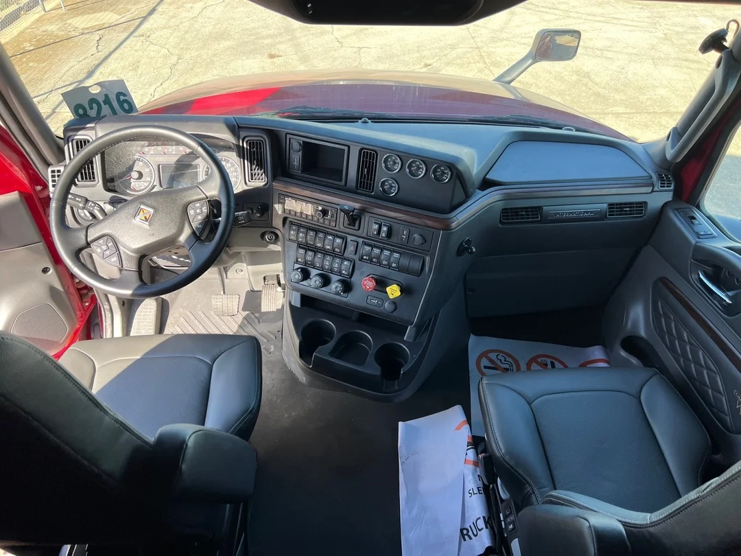 2025 International LT - image 12