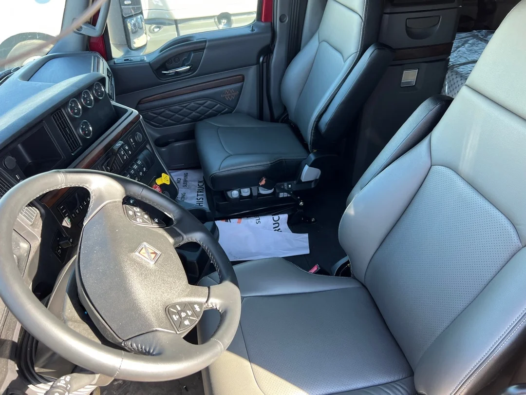 2025 International LT - image 9