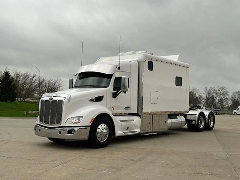 2016 Peterbilt 579 in Waukee