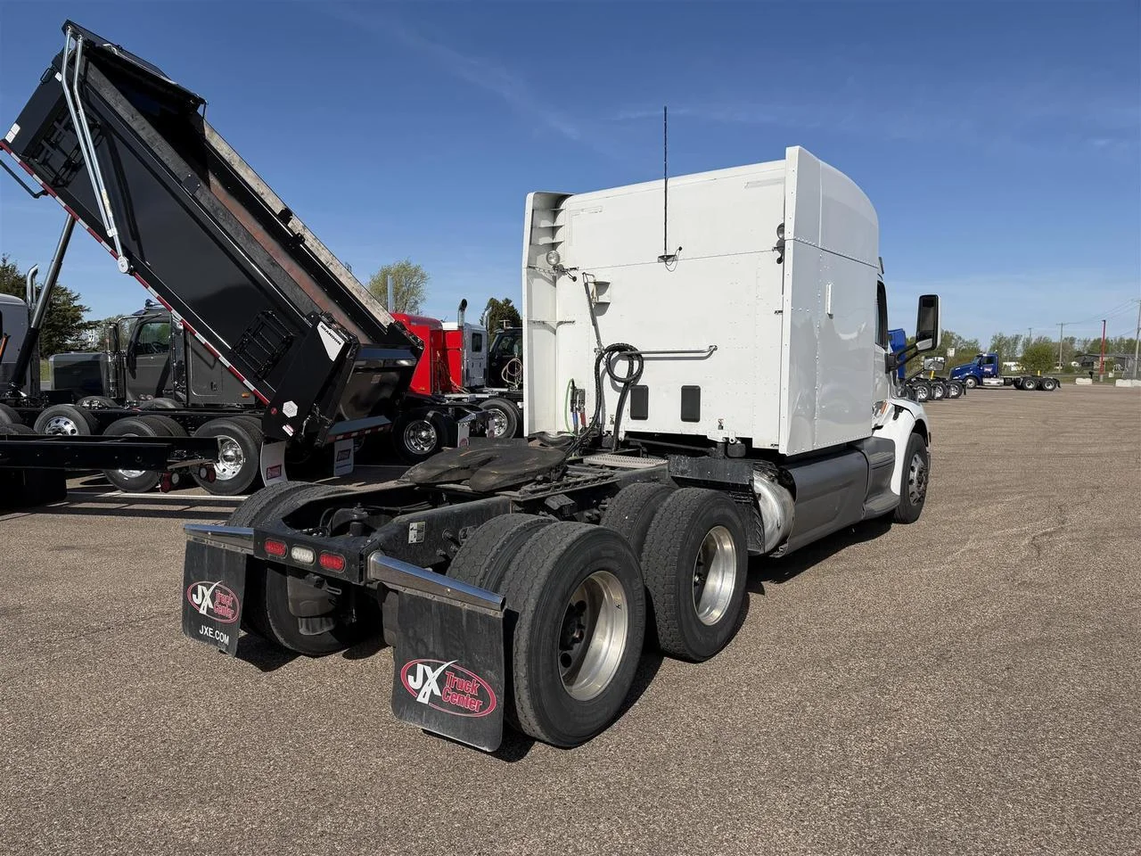 2019 Peterbilt 579 in Fargo, ND — photo 3