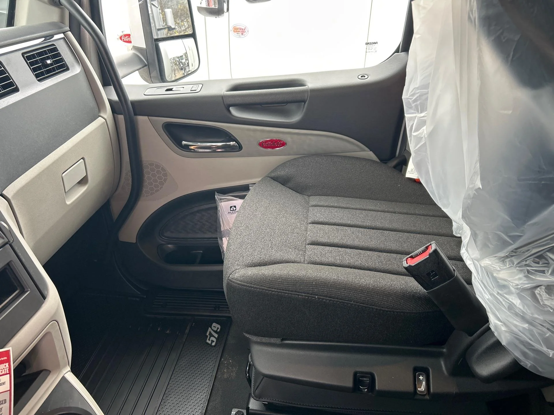 2026 Peterbilt 579 - image 13