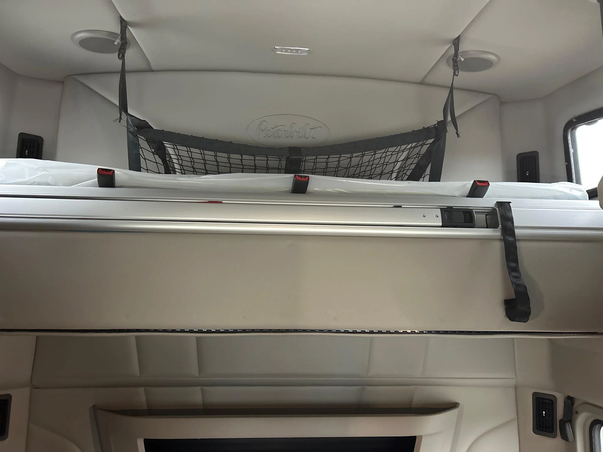 2026 Peterbilt 579 - image 15