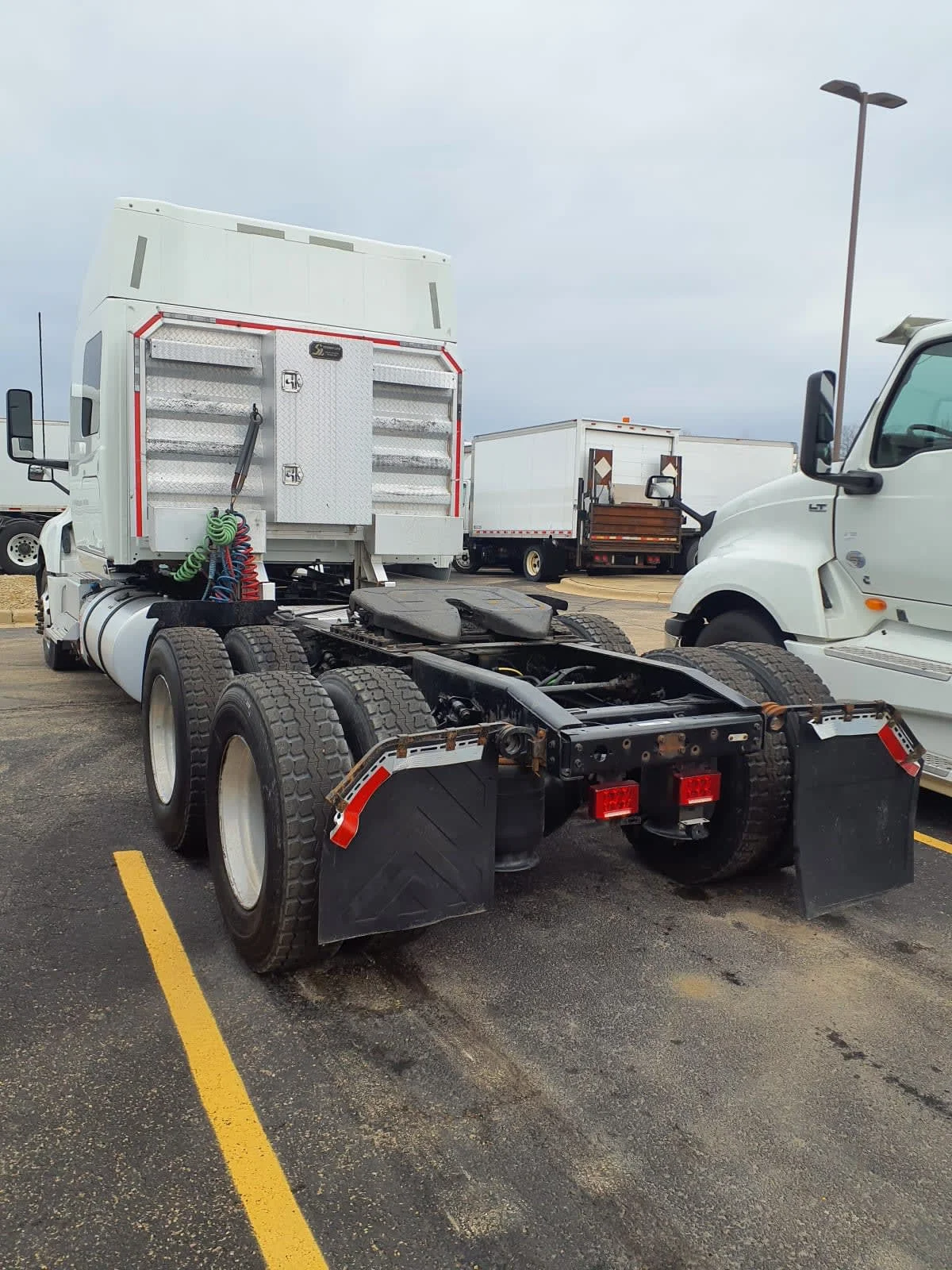 2020 International LT - image 6