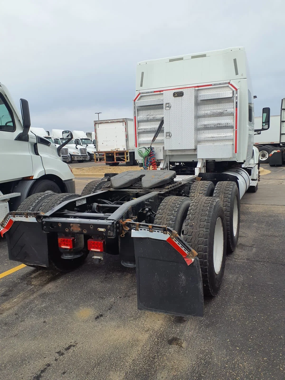 2020 International LT - image 4