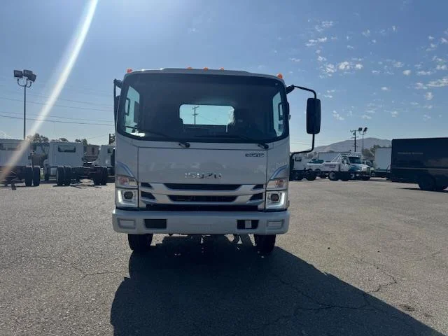 2026 Isuzu NRR — photo 3