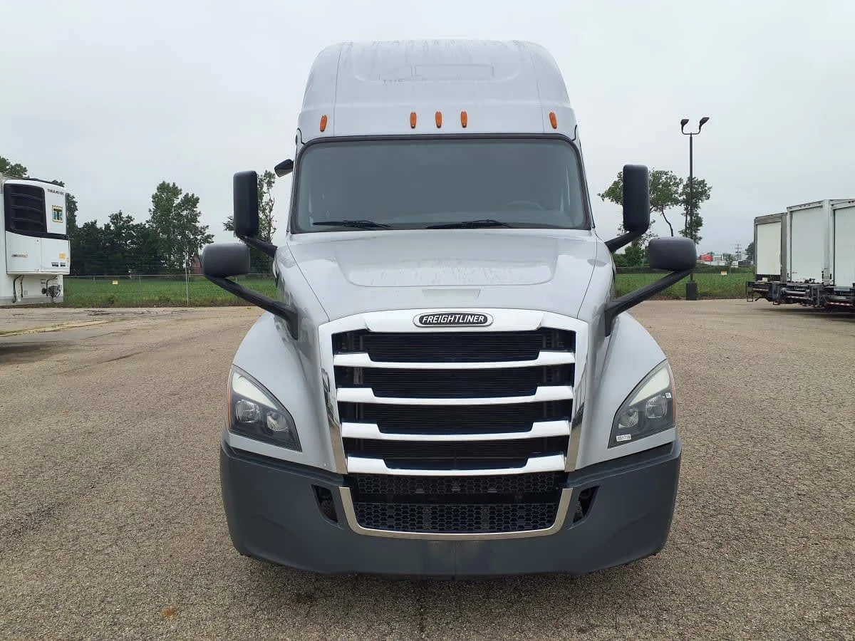2020 Freightliner Cascadia in Wayland, MI — photo 2